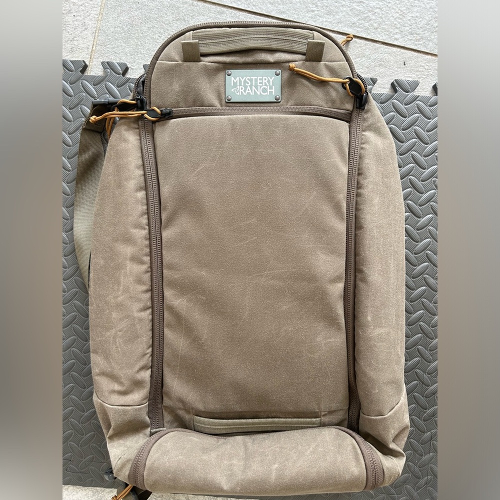 Mystery Ranch Duffel 40 wood waxed.never used.